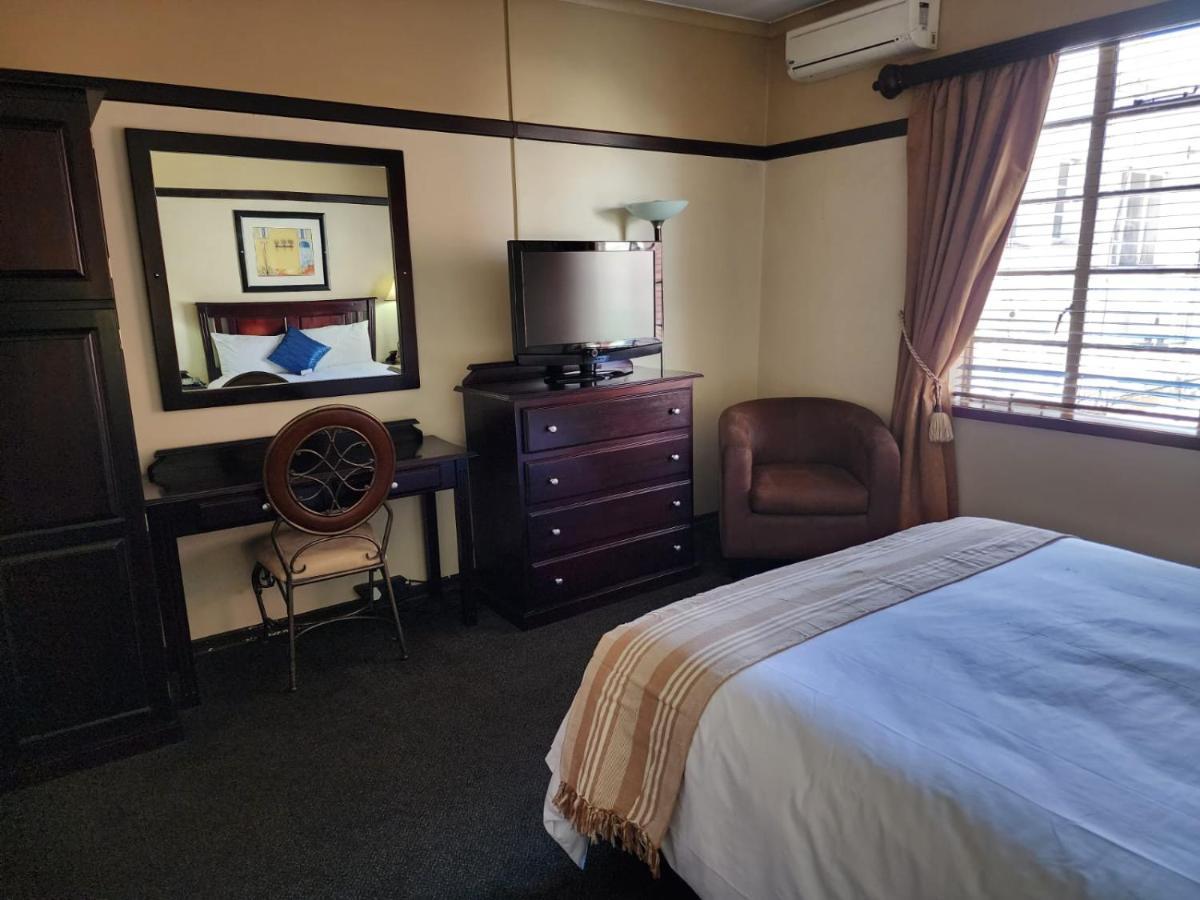 Royal Hotel Лейдисмит Екстериор снимка