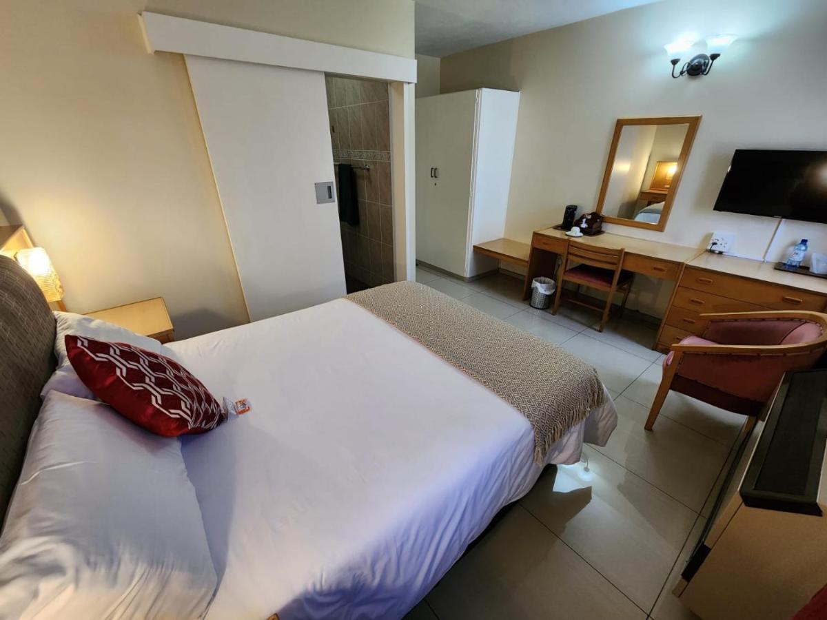 Royal Hotel Лейдисмит Екстериор снимка