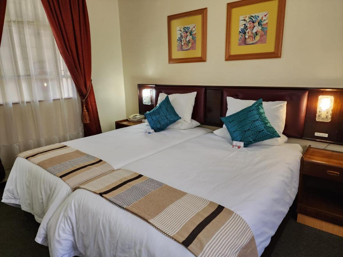 Royal Hotel Лейдисмит Екстериор снимка