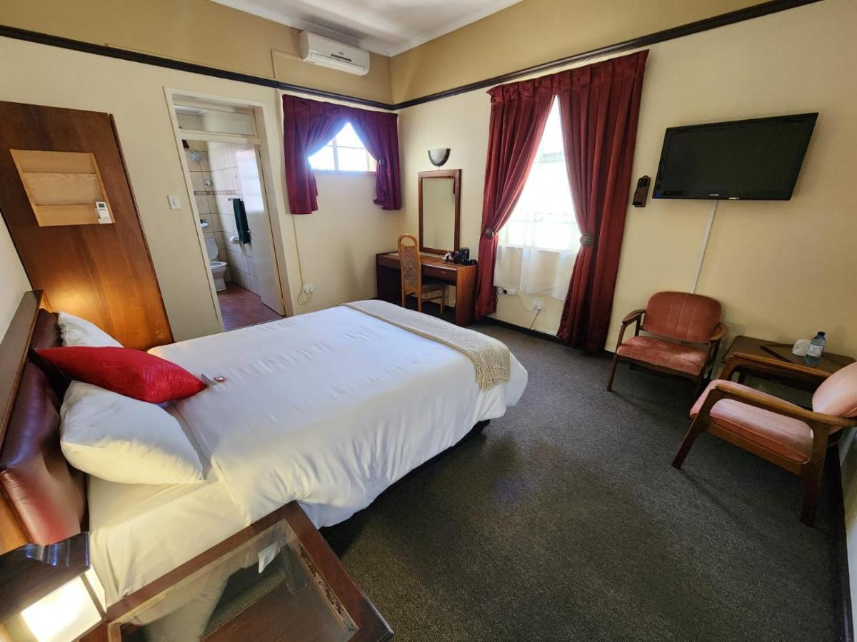 Royal Hotel Лейдисмит Екстериор снимка