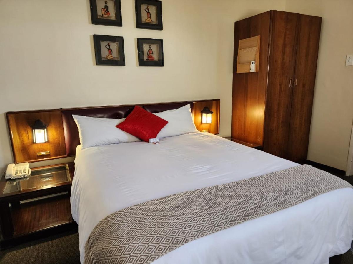 Royal Hotel Лейдисмит Екстериор снимка