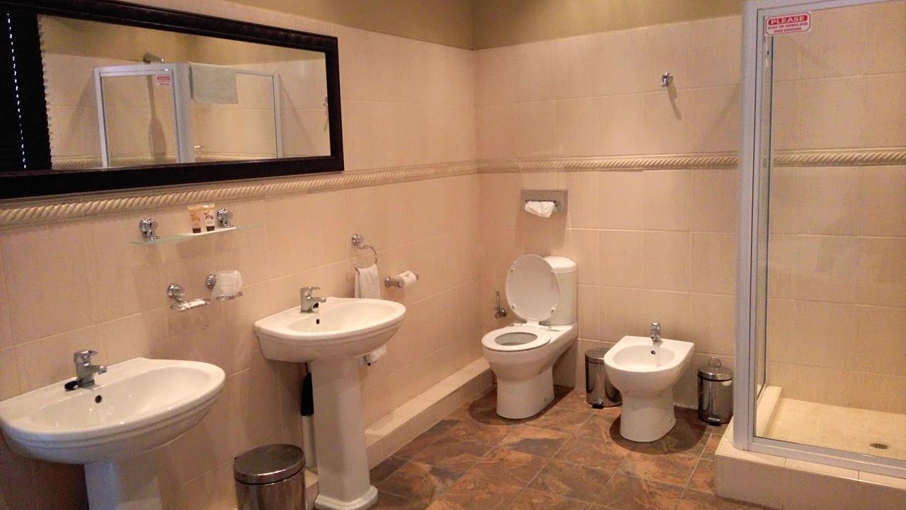 Royal Hotel Лейдисмит Екстериор снимка