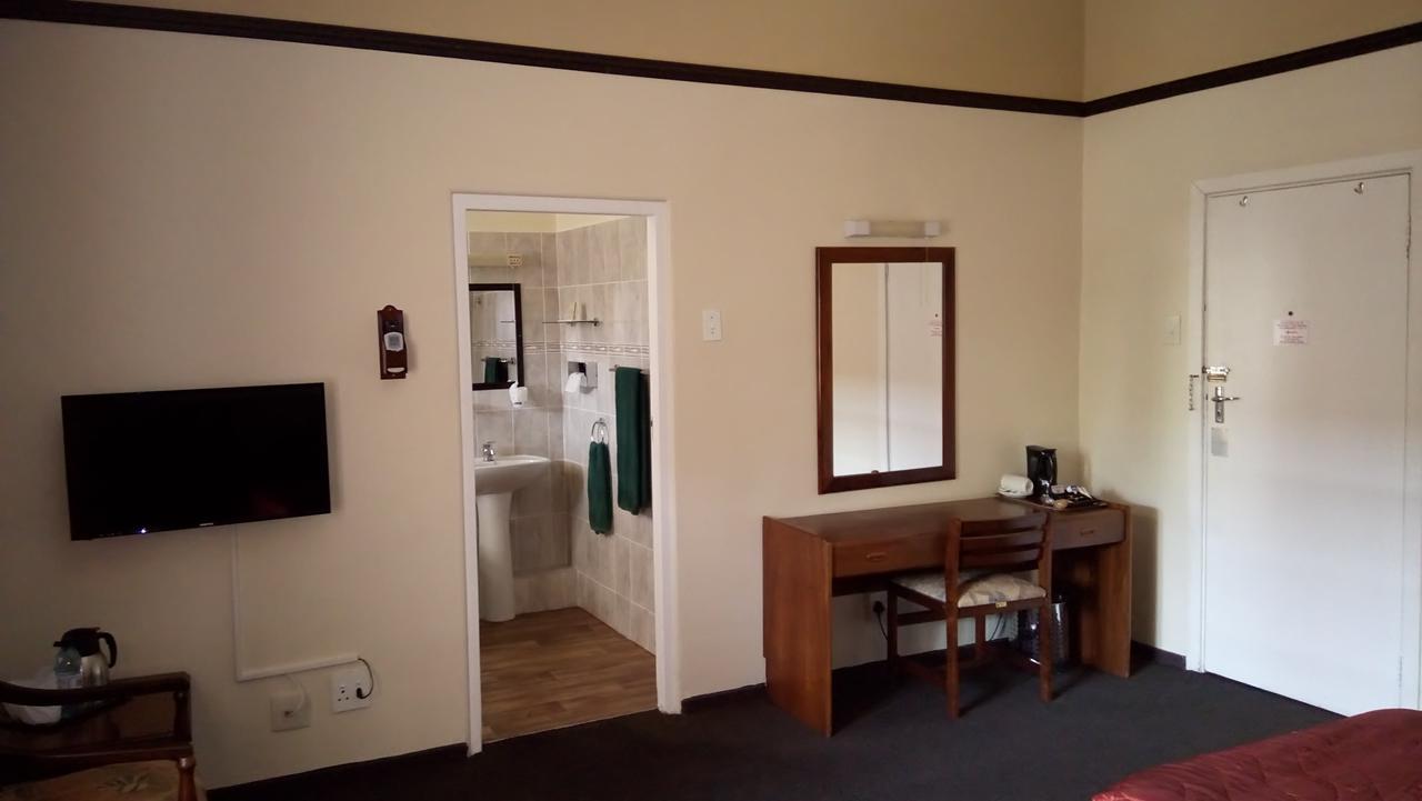 Royal Hotel Лейдисмит Екстериор снимка
