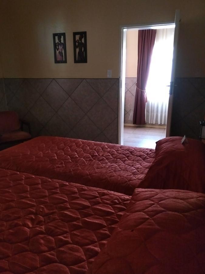 Royal Hotel Лейдисмит Екстериор снимка