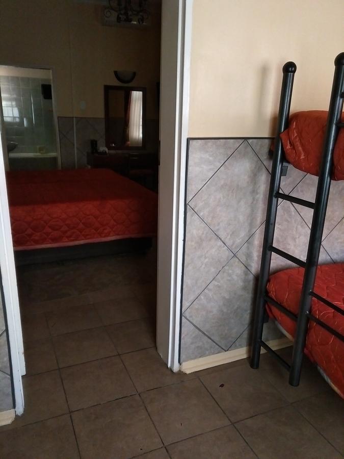Royal Hotel Лейдисмит Екстериор снимка