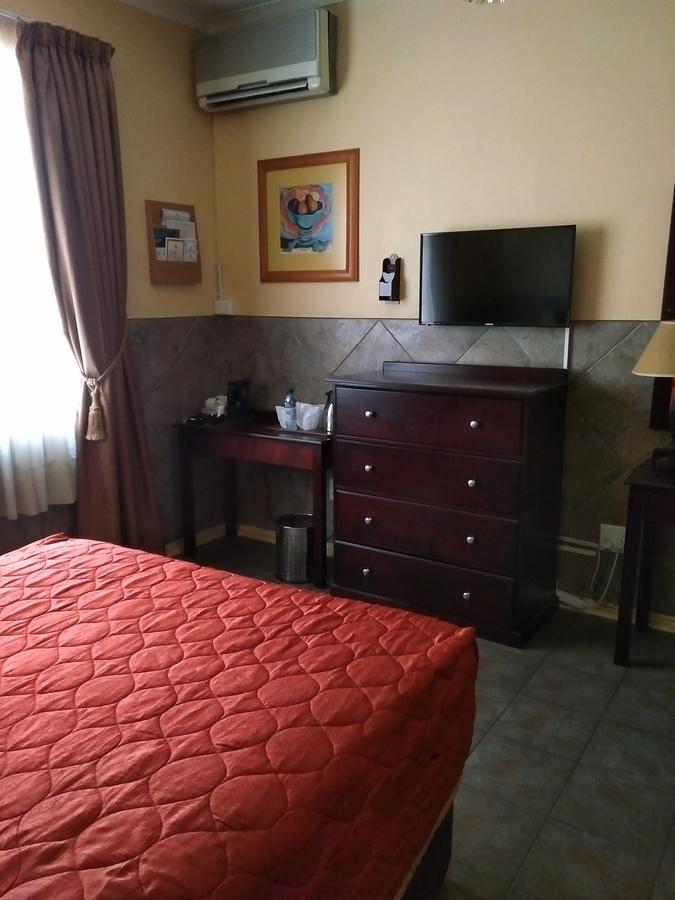 Royal Hotel Лейдисмит Екстериор снимка